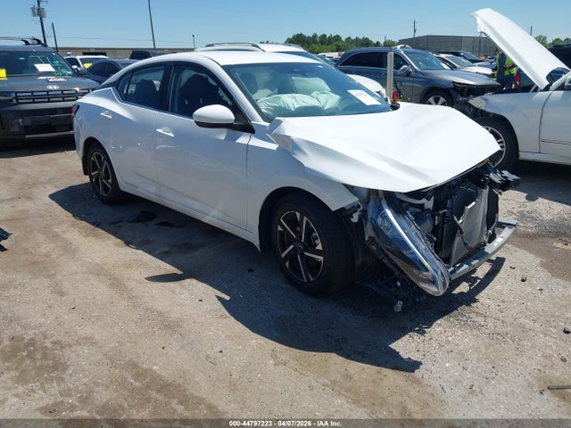 Salvage Nissan Sentra Image