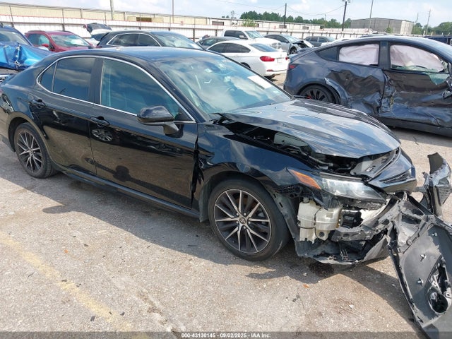 Salvage Toyota Camry Image