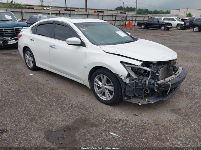 Salvage Nissan Altima Image