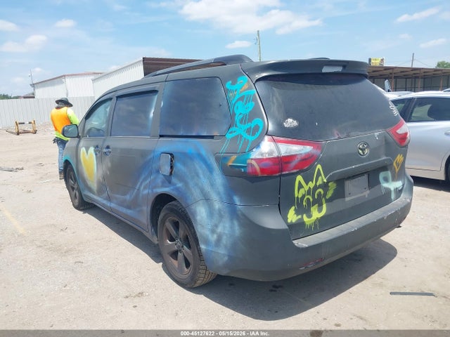 Toyota Sienna Le 8 Passenger