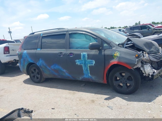 Toyota Sienna Le 8 Passenger