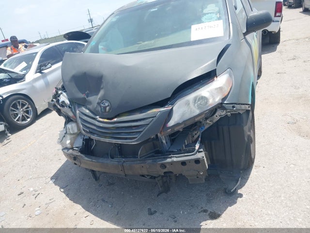 Toyota Sienna Le 8 Passenger