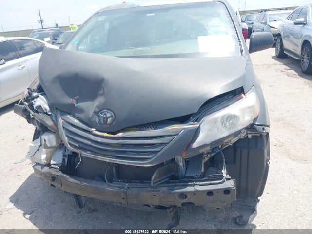 Toyota Sienna Le 8 Passenger