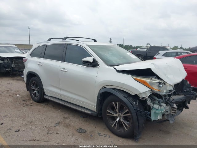 Salvage Toyota Highlander Image