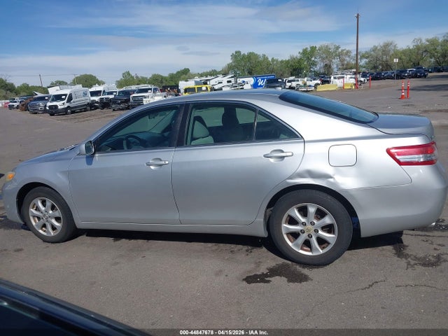 Toyota Camry Le V6