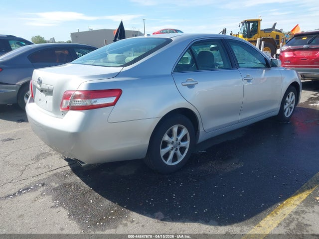Toyota Camry Le V6