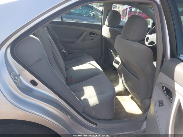 Toyota Camry Le V6