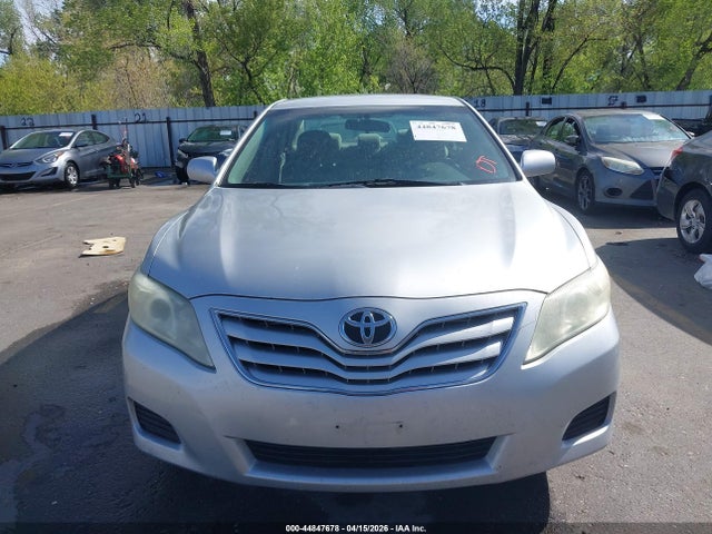 Toyota Camry Le V6