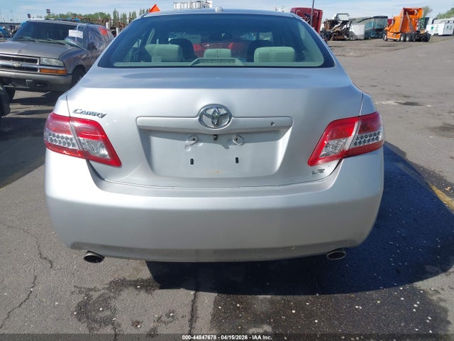 Toyota Camry Le V6