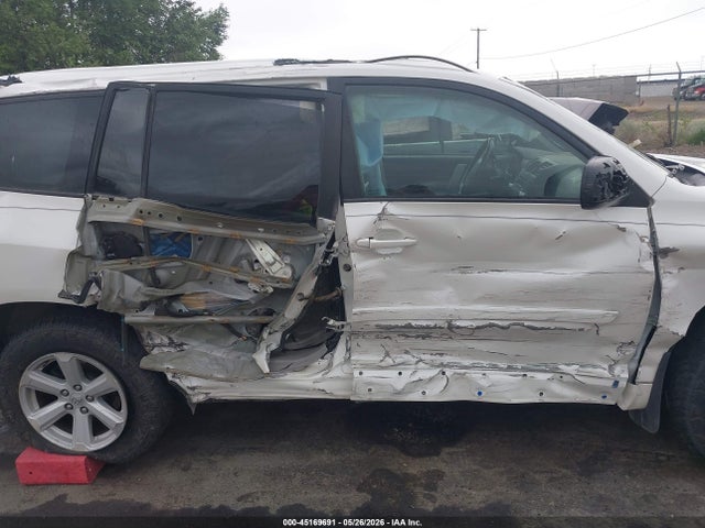 Toyota Highlander Base V6