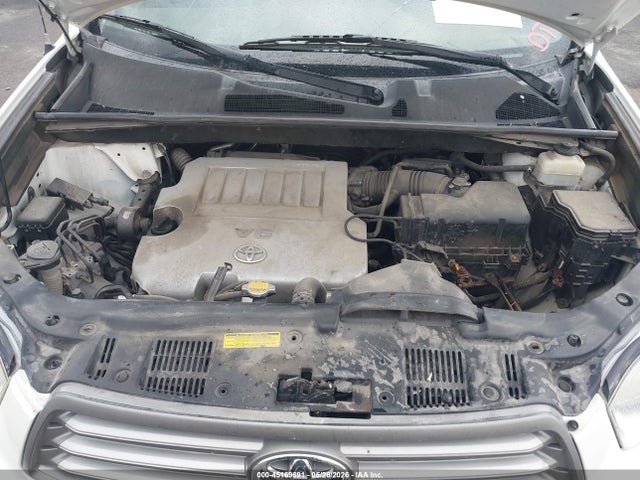 Toyota Highlander Base V6