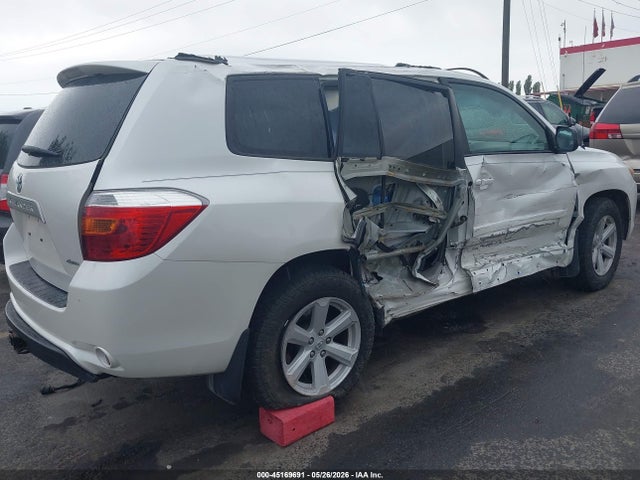 Toyota Highlander Base V6