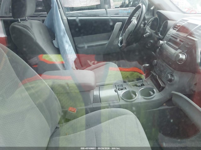 Toyota Highlander Base V6