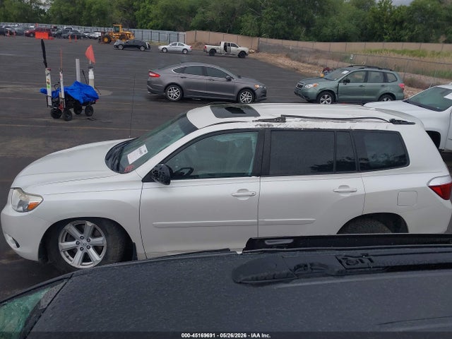 Toyota Highlander Base V6