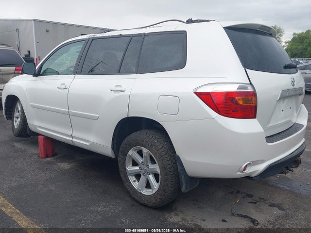Toyota Highlander Base V6