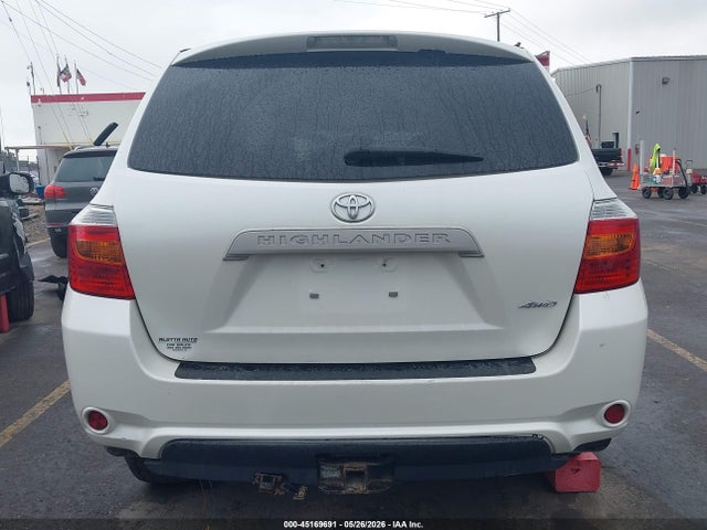 Toyota Highlander Base V6