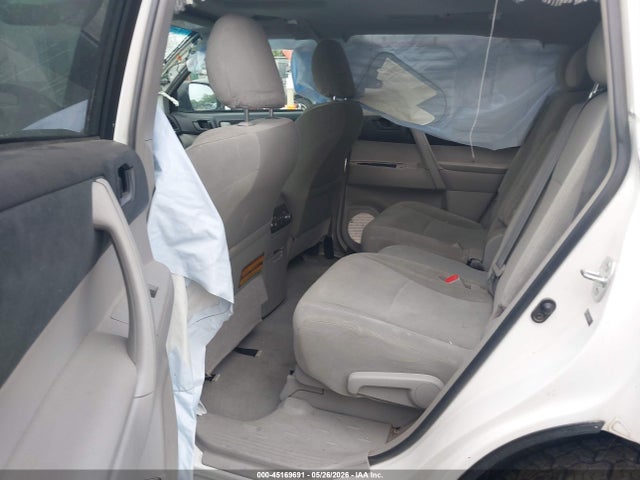 Toyota Highlander Base V6