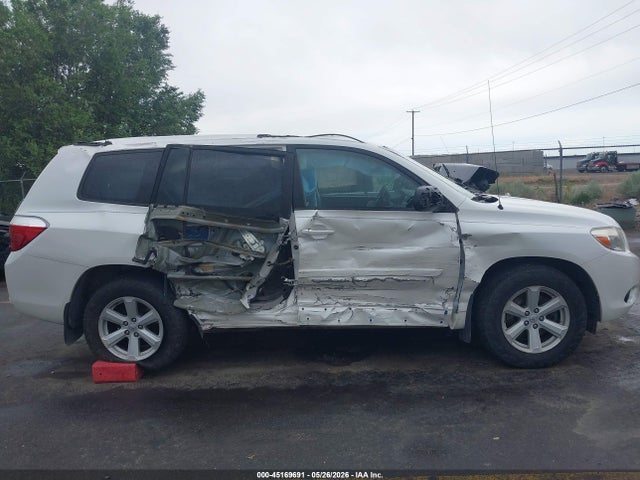 Toyota Highlander Base V6