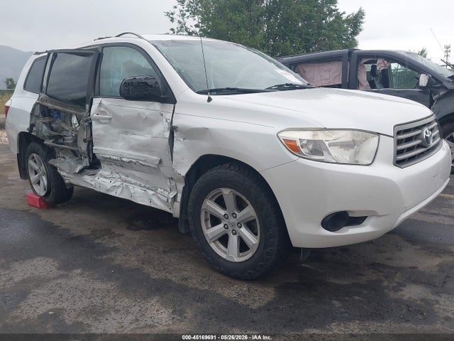 Salvage Toyota Highlander Image