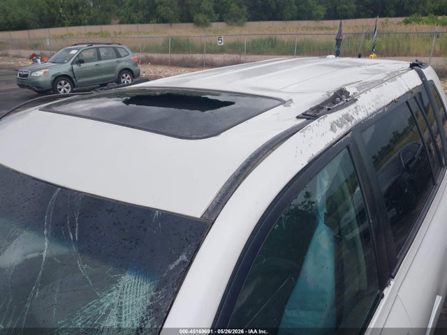 Toyota Highlander Base V6