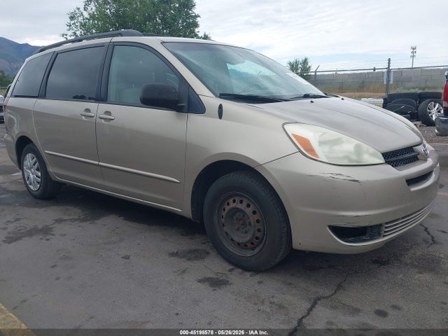 Salvage Toyota Sienna Image