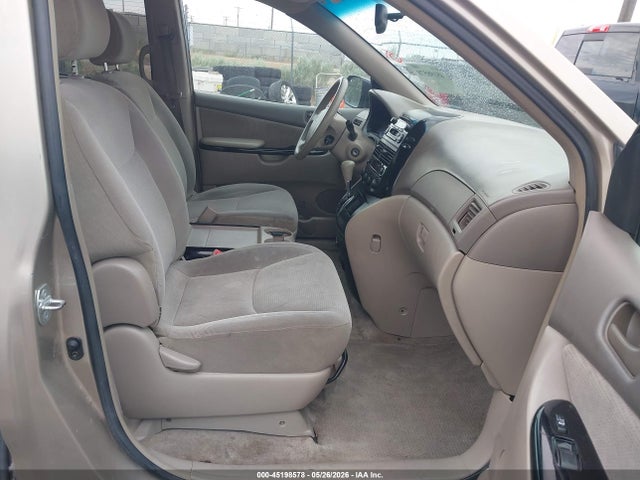 Toyota Sienna Le