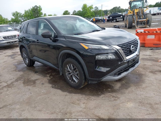 Salvage Nissan Rogue Image