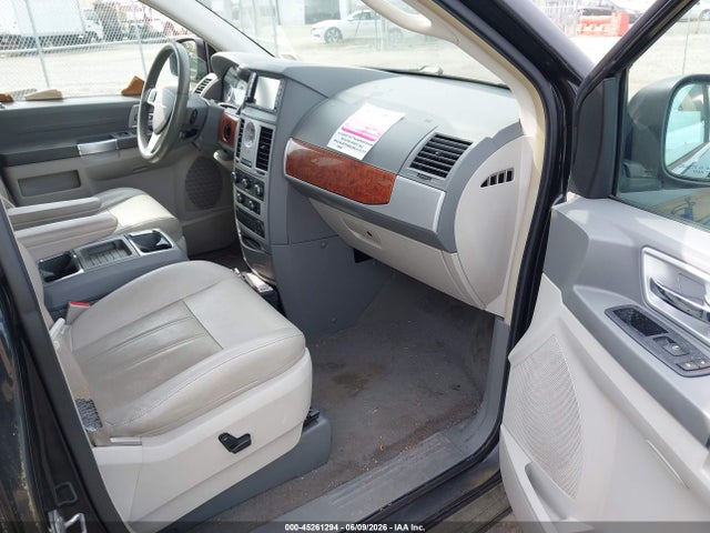 Chrysler Town & Country Touring
