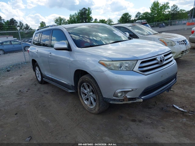 Salvage Toyota Highlander Image