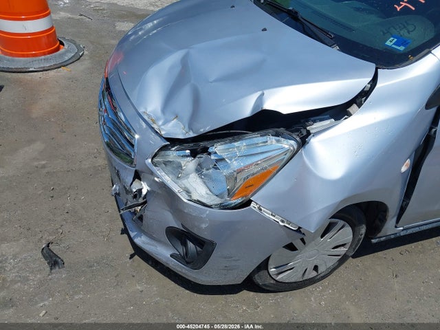 Mitsubishi Mirage Es