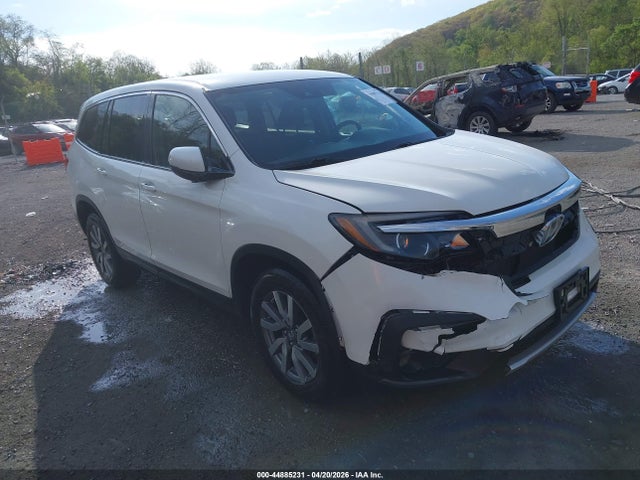 Salvage Honda Pilot Image