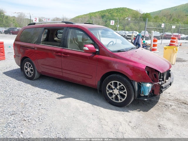 Salvage Kia Sedona Image