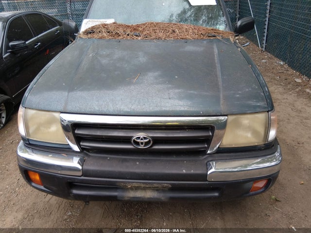 Toyota Tacoma Base V6