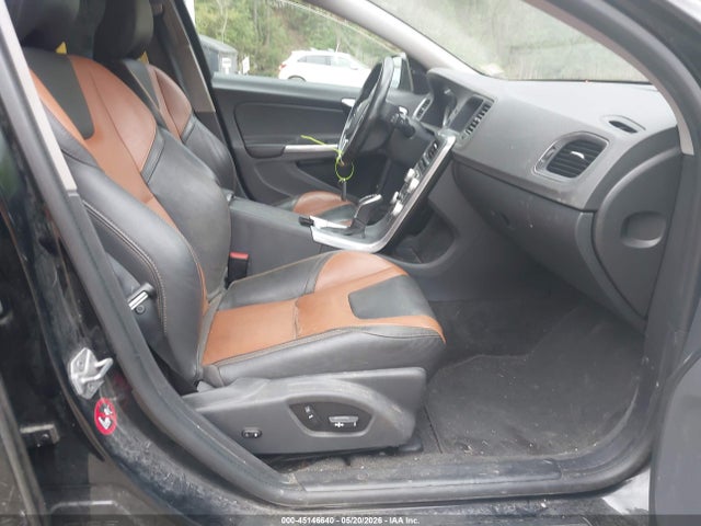 Volvo V60 Cross Country T5