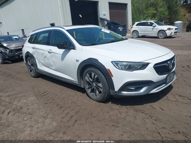 Salvage Buick Regal TourX Image