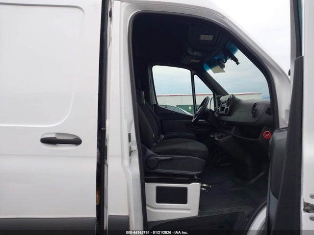 Freightliner Sprinter 2500 High Roof V6