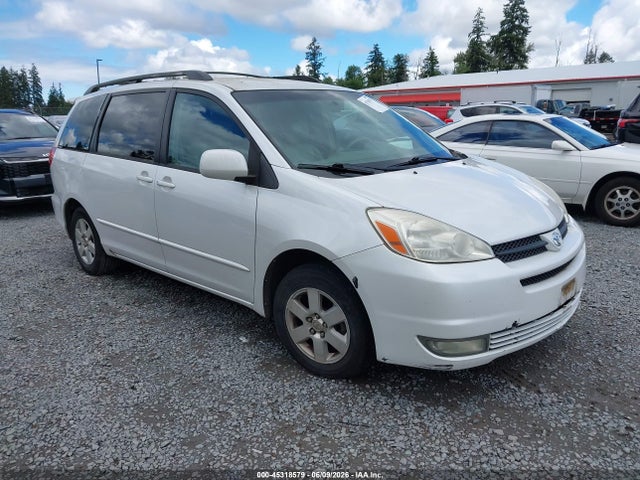 Salvage Toyota Sienna Image