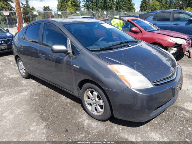 Salvage Toyota Prius Image