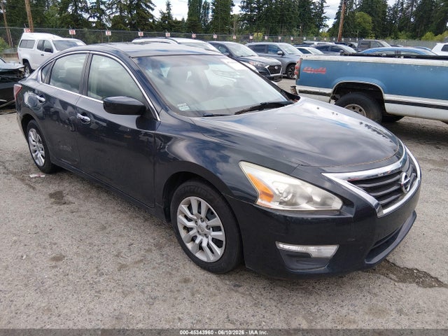 Salvage Nissan Altima Image