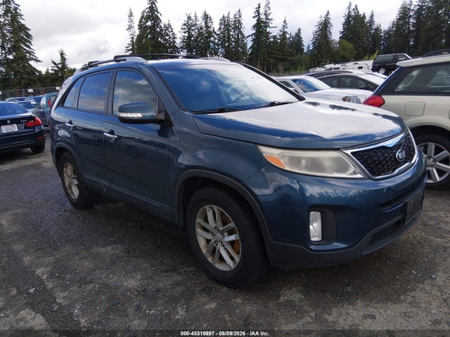 Salvage Kia Sorento Image