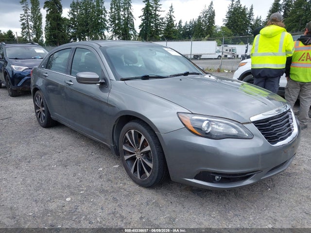Salvage Chrysler 200 Image