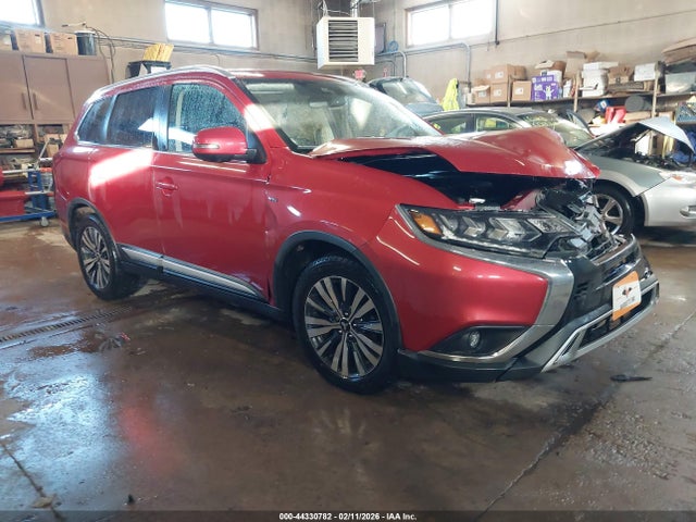 Salvage Mitsubishi Outlander Image