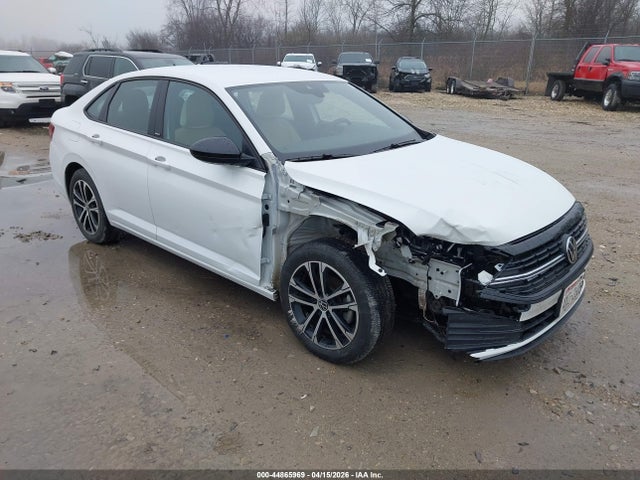 Salvage Volkswagen Jetta Image