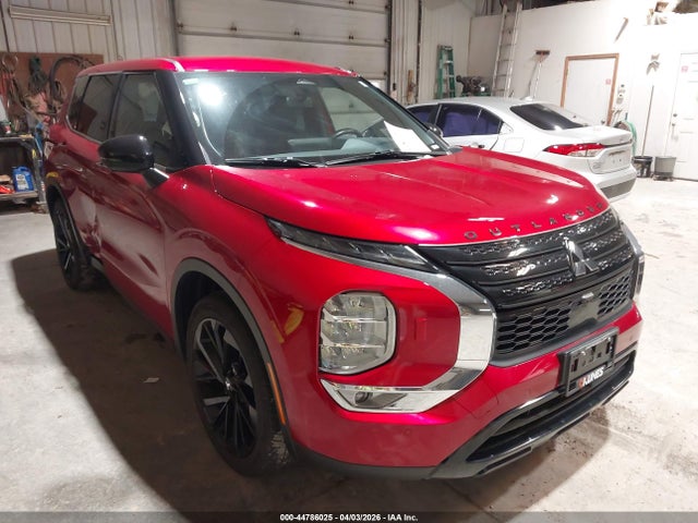 Salvage Mitsubishi Outlander Image