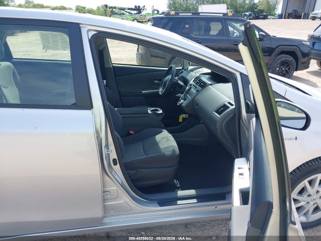 Toyota Prius v Two