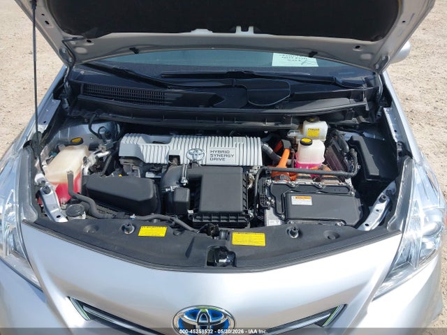 Toyota Prius v Two