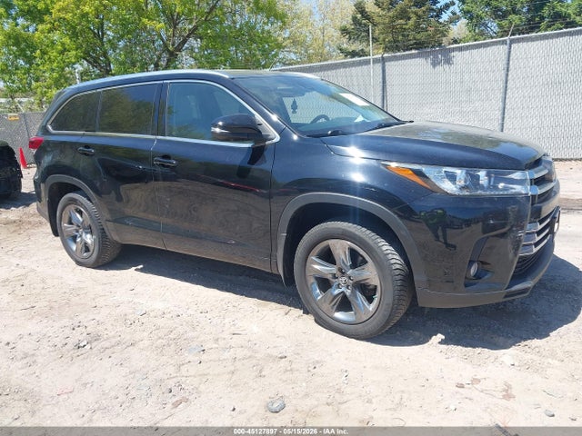 Salvage Toyota Highlander Image