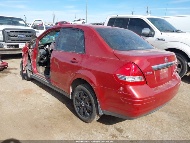 Nissan Versa 1.8s