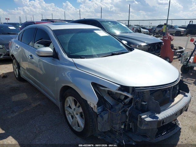Salvage Nissan Altima Image