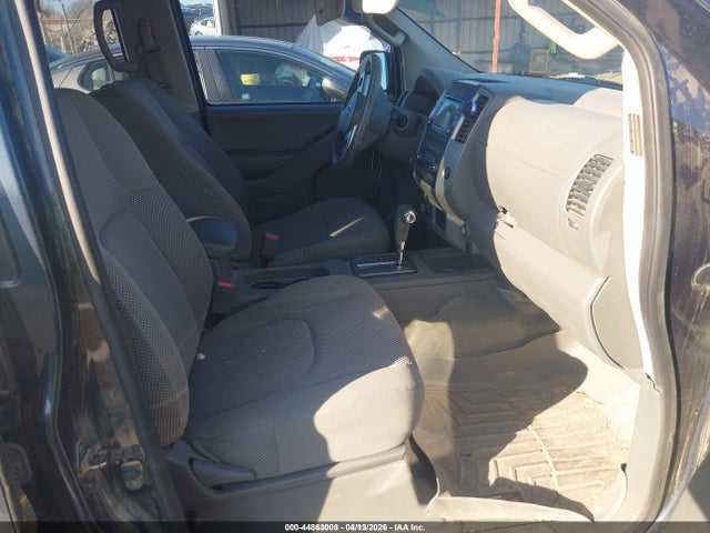 Nissan Frontier Sv
